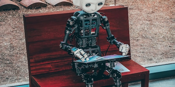 展示人工智能芯片与神经网络可视化图形的智能科技趋势文章配图